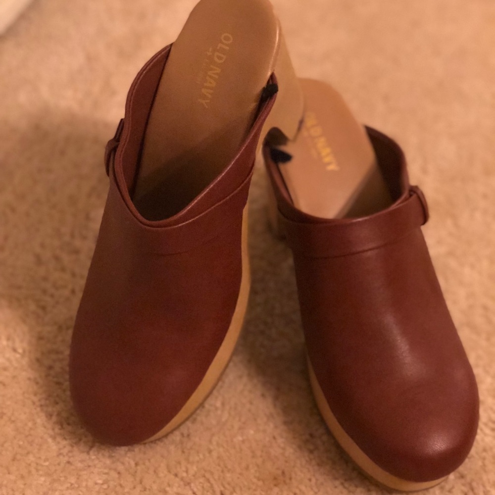 Old Navy Clogs
